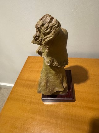 Escultura de figura humana