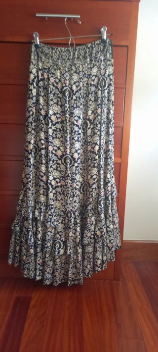 Falda larga asimétrica estampada