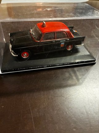 Coche a escala 1:43