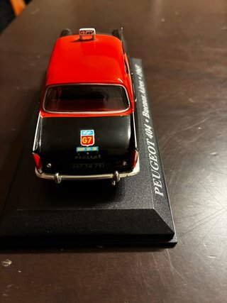 Coche a escala 1:43