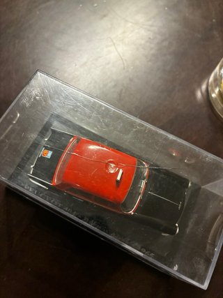 Coche a escala 1:43