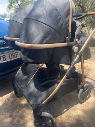 Carro doble negro con detalles dorados