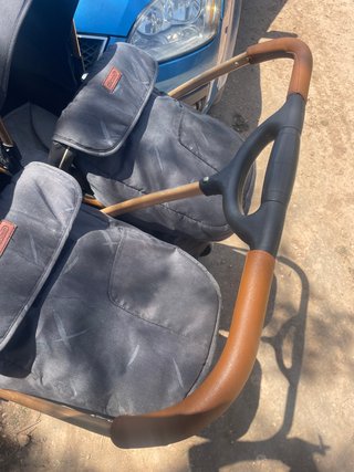 Carro doble negro con detalles dorados