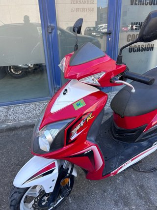 Yamaha XMAX  125 Sym jet 4r 49 cc  Piaggio vespa49