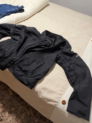 Chaqueta de moto de verano con protecciones