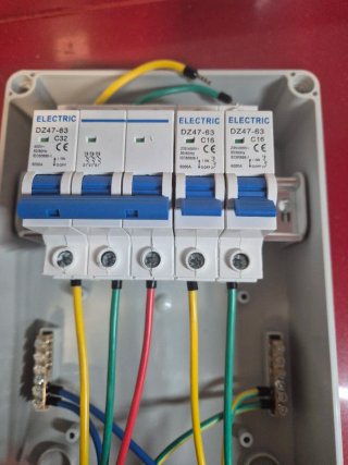 Cuadro Eléctrico IP66 con Disyuntores