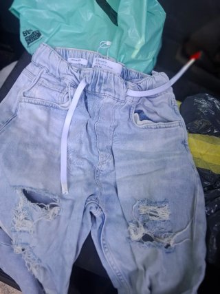 Lote pantalones hombre Bershka T.XS y 2 bambas