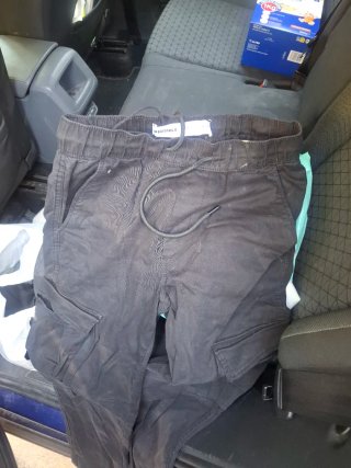 Lote pantalones hombre Bershka T.XS y 2 bambas