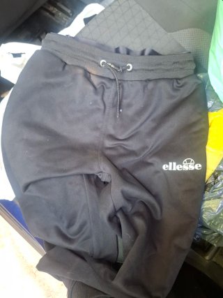 Lote pantalones hombre Bershka T.XS y 2 bambas