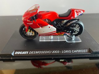 Modellino Ducati Desmosedici 2003 Capirossi