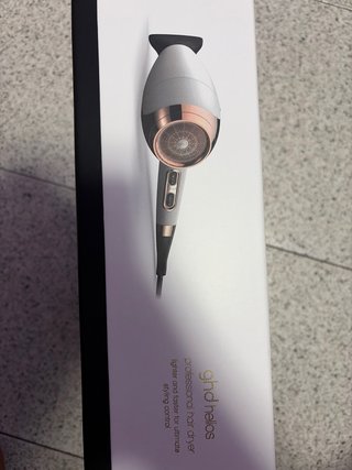 Secador de pelo GHD blanco y oro rosa