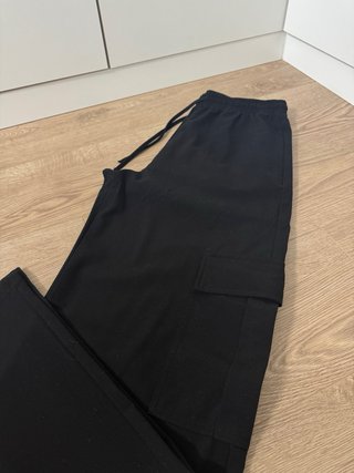 Pantalón cargo “Stradivarius”