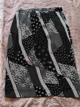 Falda midi estampada patchwork
