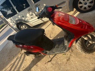 Piaggio Typhoon Roja y Negra