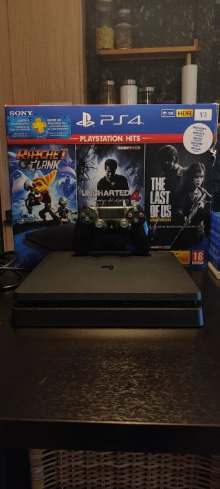 PS4 Slim 1TB Negra + juegos