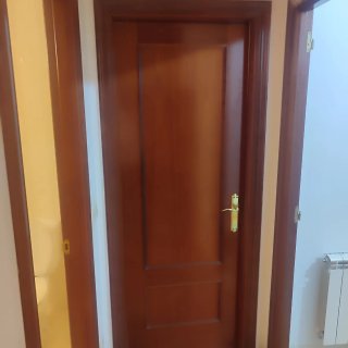 Puerta interior de madera