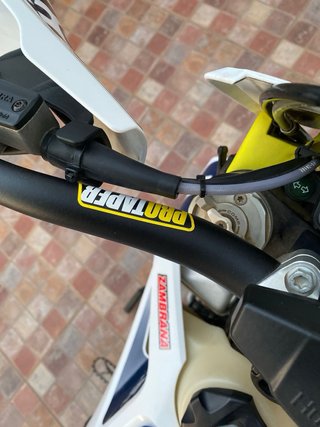 Husqvarna Enduro Moto Azul y Blanca
