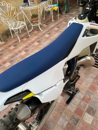 Husqvarna Enduro Moto Azul y Blanca