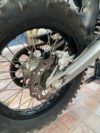 Husqvarna Enduro Moto Azul y Blanca