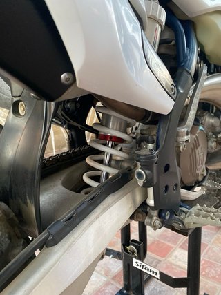 Husqvarna Enduro Moto Azul y Blanca