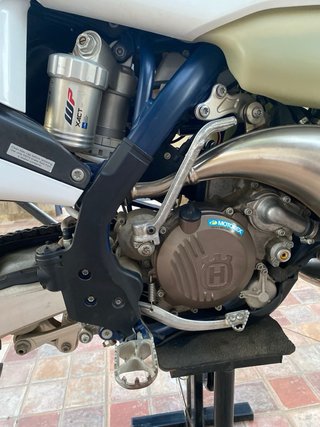 Husqvarna Enduro Moto Azul y Blanca