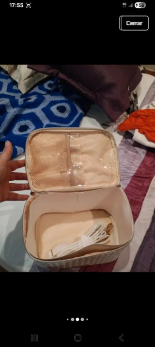 Neceser de piel beige y dorado