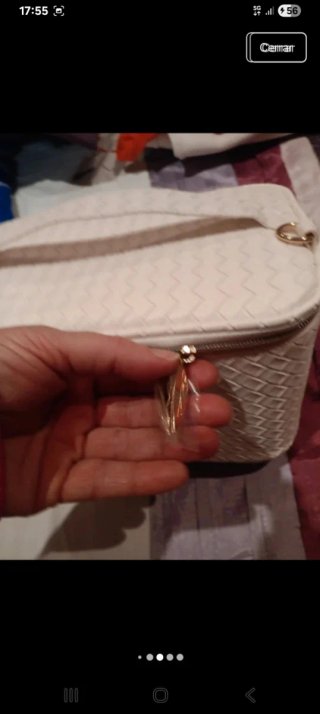 Neceser de piel beige y dorado