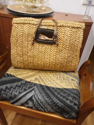 Bolso de mano de paja