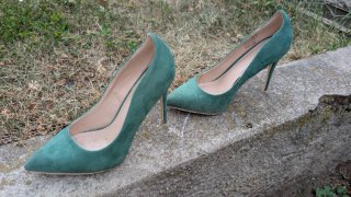Décolleté verde prato