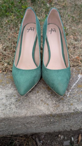 Décolleté verde prato