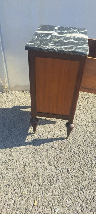 Mesita noche vintage mármol y madera  antigua