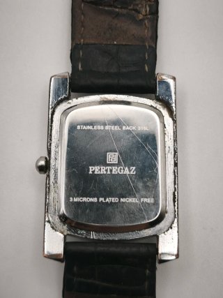 Reloj Pertegaz Cuadrado Correa Negra.
