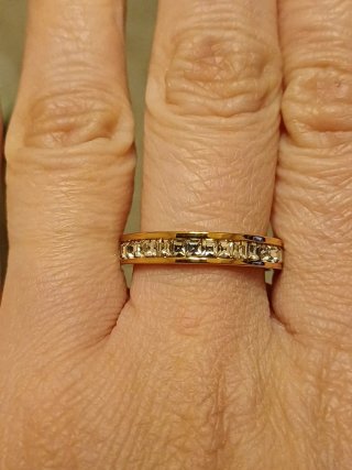 Anello Eternity  colore Oro con zirconi