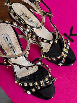Zapatos de tacón Gianni Renzi negros y dorados