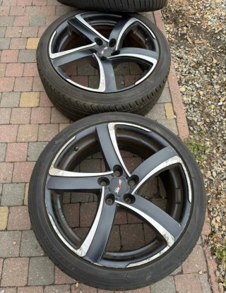 5 Llantas Alutec Shark 18” con neumáticos al 80%