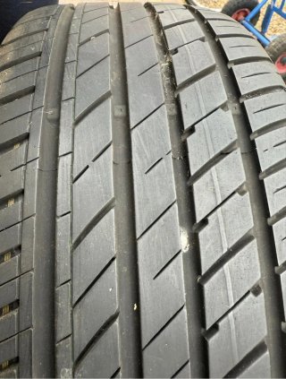 5 Llantas Alutec Shark 18” con neumáticos al 80%