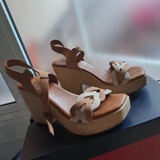 Sandalias cuña piel trenzada