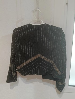 Torera Negra con Detalles Plateados Talla M