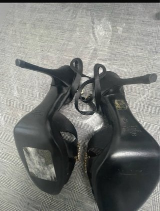 Sandalias Valentino Garavani con lazo pedrería