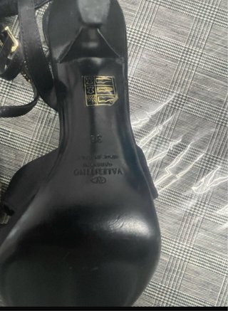 Sandalias Valentino Garavani con lazo pedrería