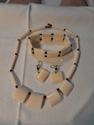Conjunto Vintage Colgante, Pulsera y Pendientes