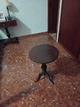 Mesa auxiliar redonda de madera
