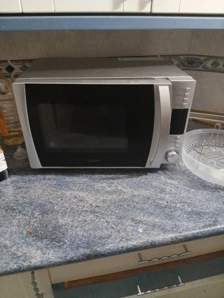 Microondas con rejilla y tapa