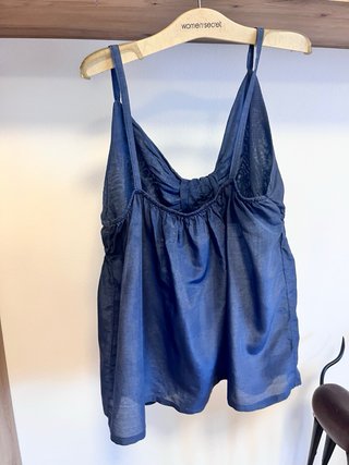 Blusa vaporosa tirantes con detalle de flor!