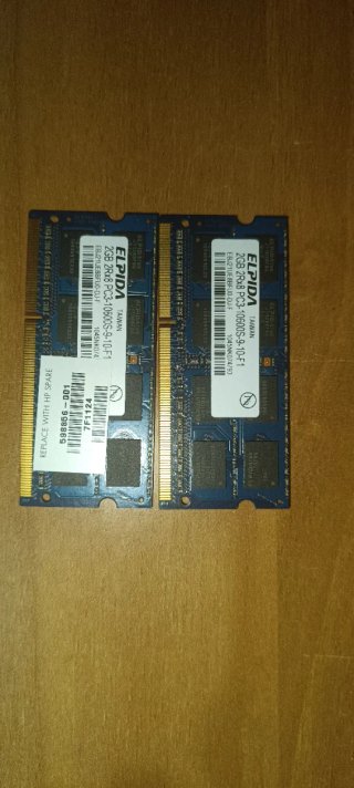 2x Elpida 2GB DDR3 PC3-10600S SODIMM