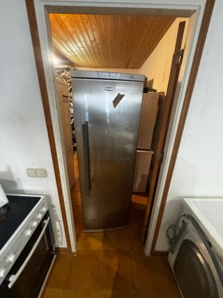 Nevera vertical. transporte disponible