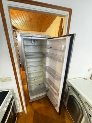 Nevera vertical. transporte disponible