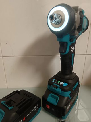Llave Impacto Recargable (2 Baterías)