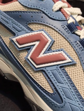 New Balance 204