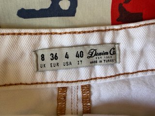 Falda blanca botones verano